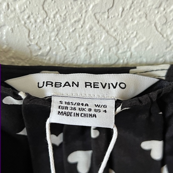 Urban Revivo NWT Heart mini dress Black and white size 4 - Picture 8 of 11